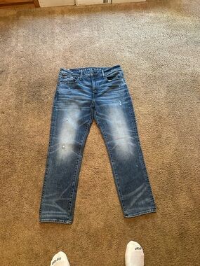 American Eagle Outfitters Men’s Faded Blue Relaxed Jeans